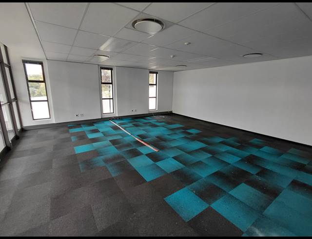 1,005M² OFFICE TO LET IN BRYANSTON